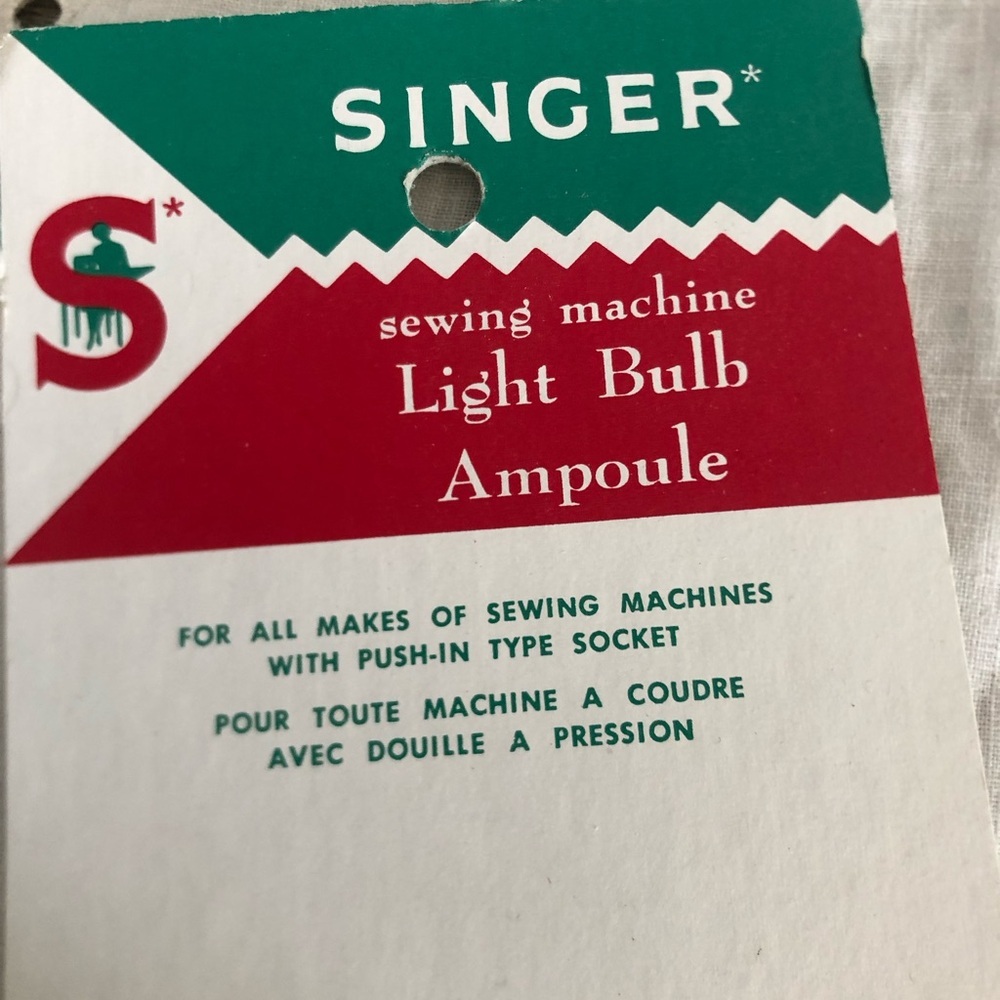Vtg NOS Singer Sewing Machine Push In Type Light Bulb - Picture 3 of 9